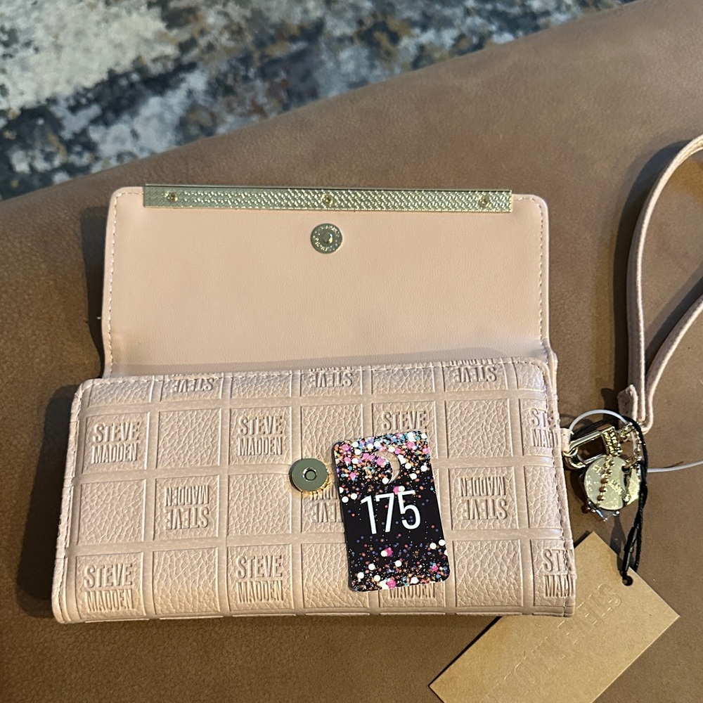 175,NWT Steve Madden Blush Pink Embossed Wallet
